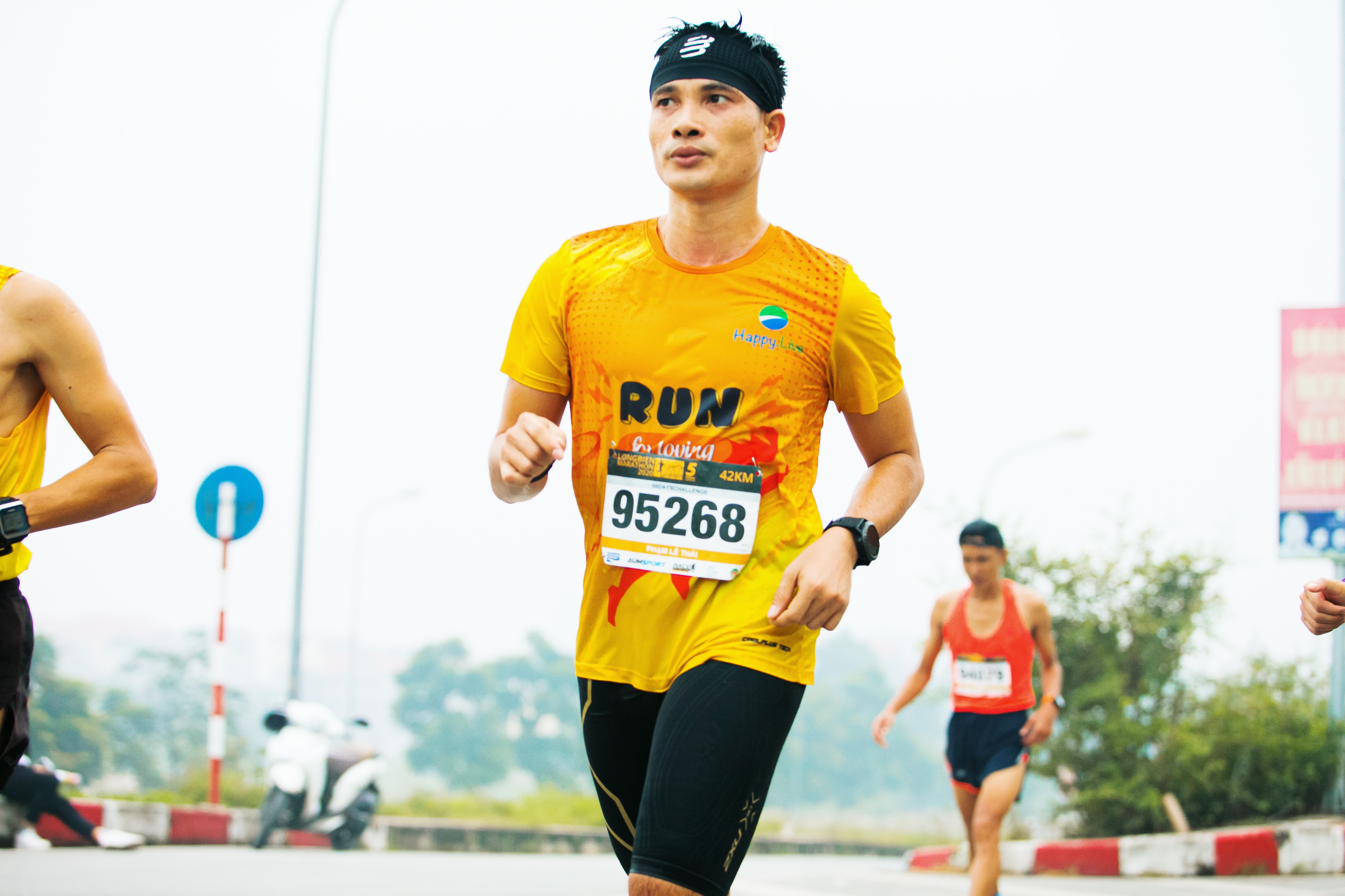 vận động viên chạy cự ly Full Marathon có thành tích dưới 4 giờ tại các giải phong trào của Việt Nam năm 2020 tính cho đến giải LBM ngày 1/11/2020.
